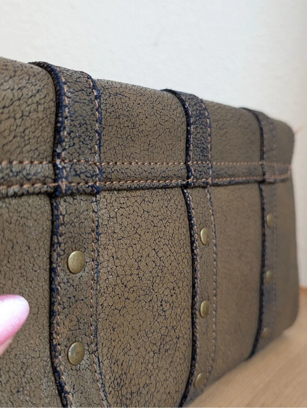Jasmine vintage clutch